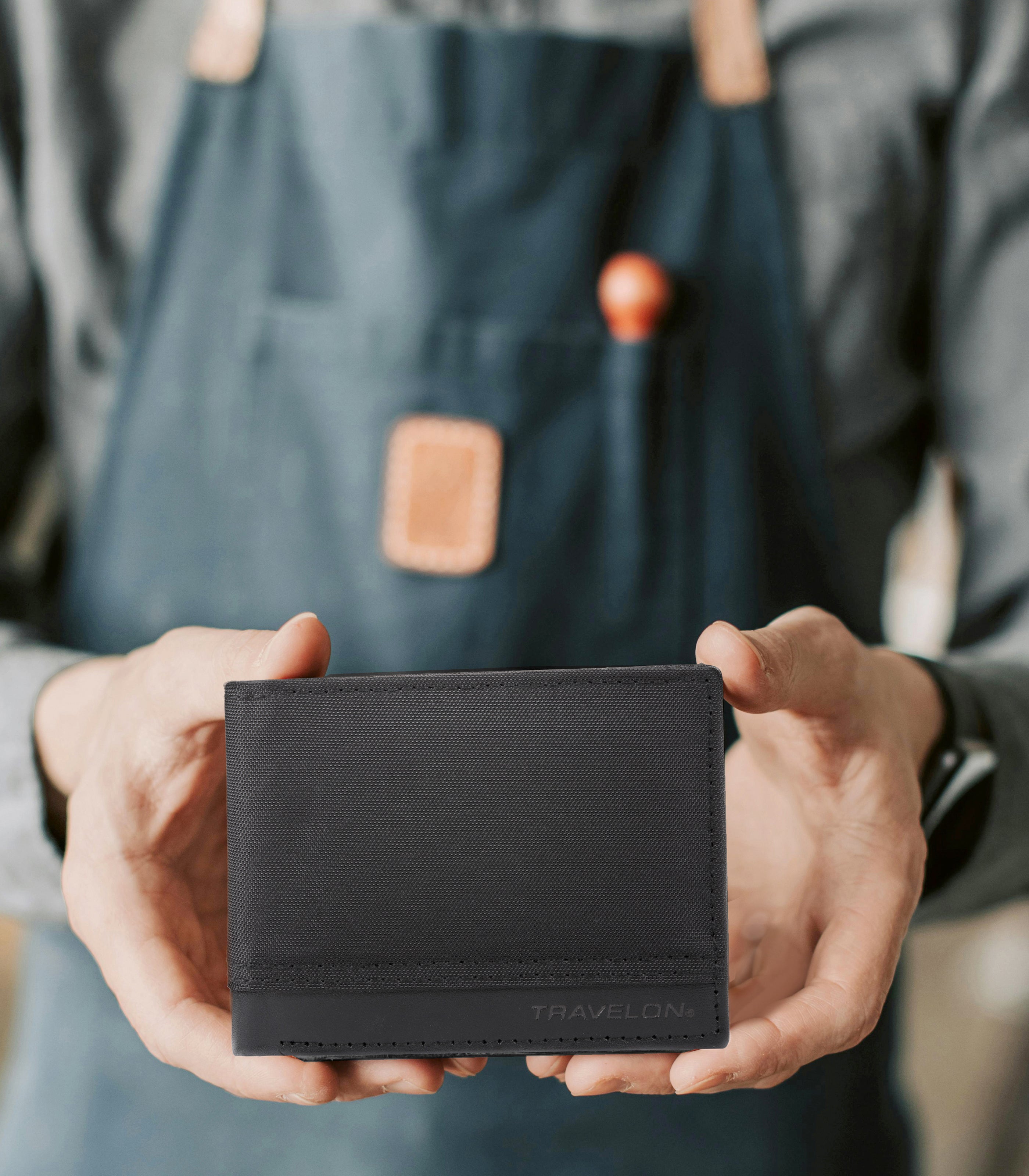 TRAVELONRFID Blocking Billfold Wallet - Black