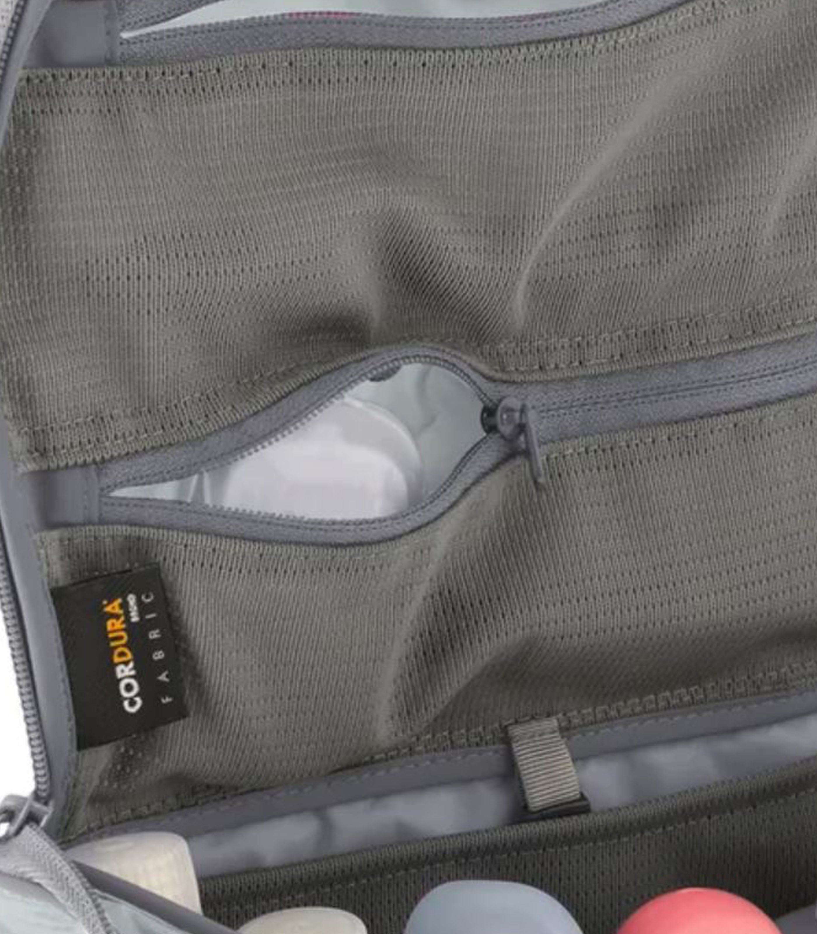 SEA TO SUMMIT PTY LTDUltra-Sil Hanging Toiletry Bag Large - High Rise Grey