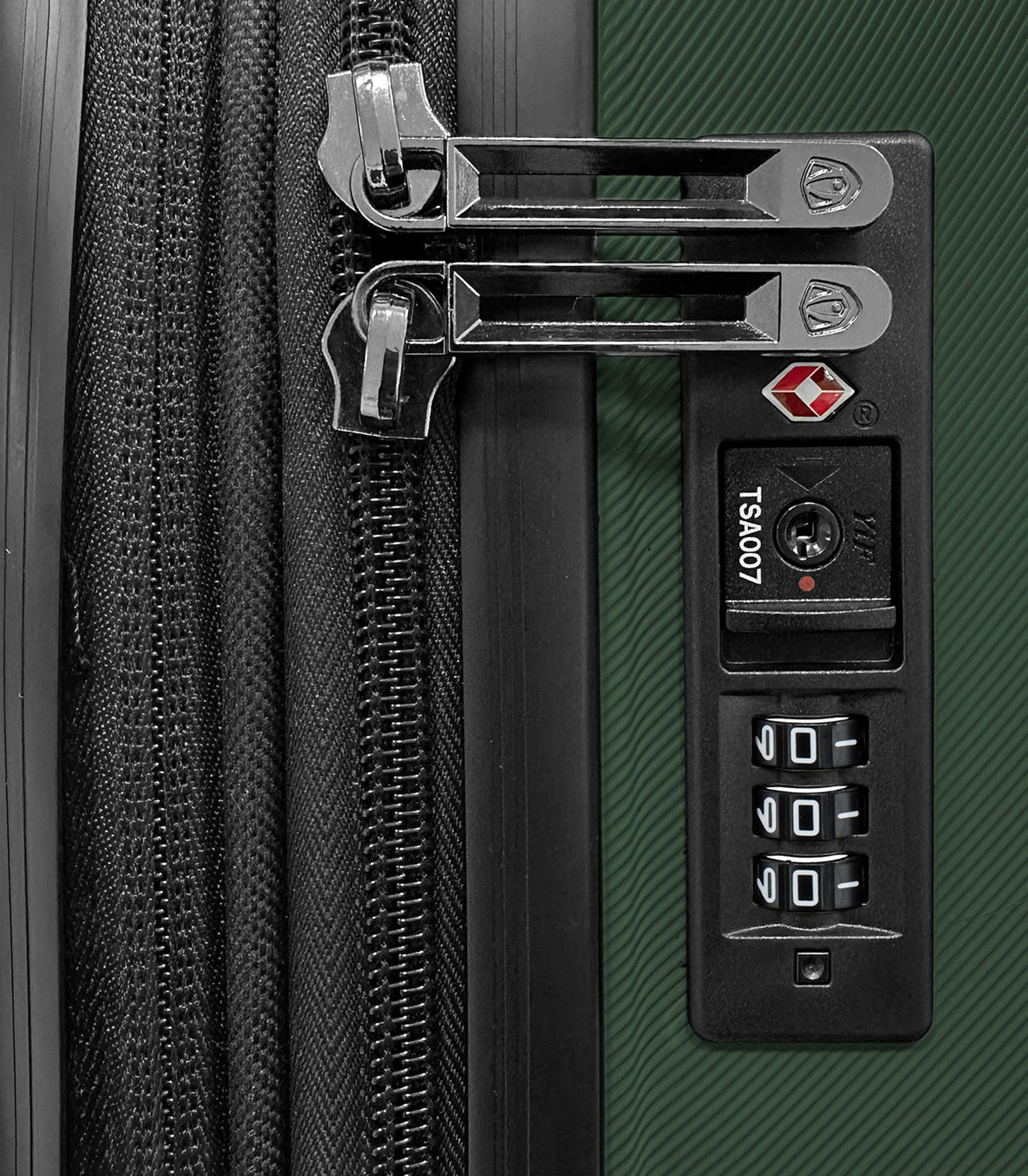 TRAVELERS CHOICEHarbor Ii Hardcase Luggage