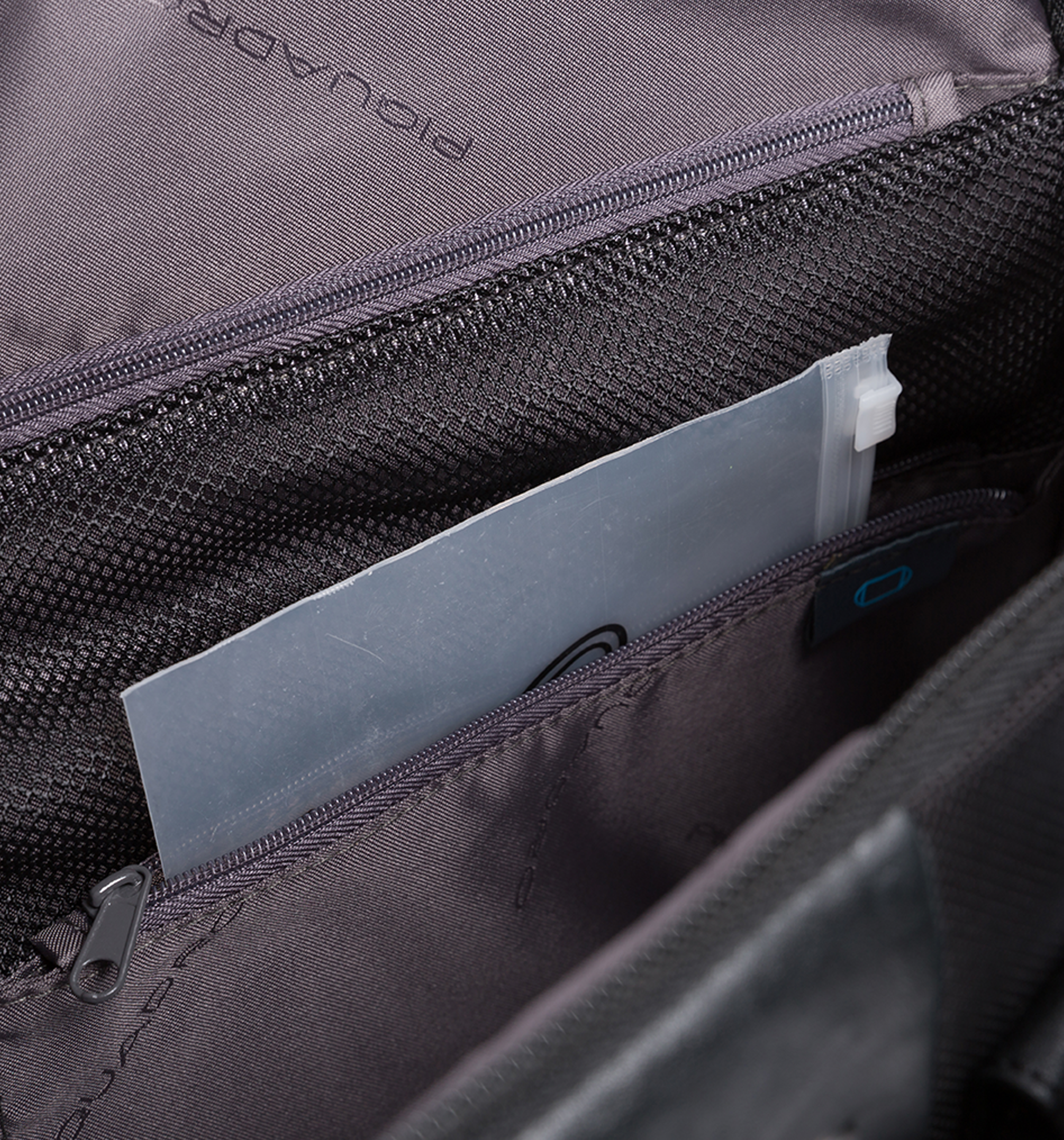 PIQUADROBrief Business Bag