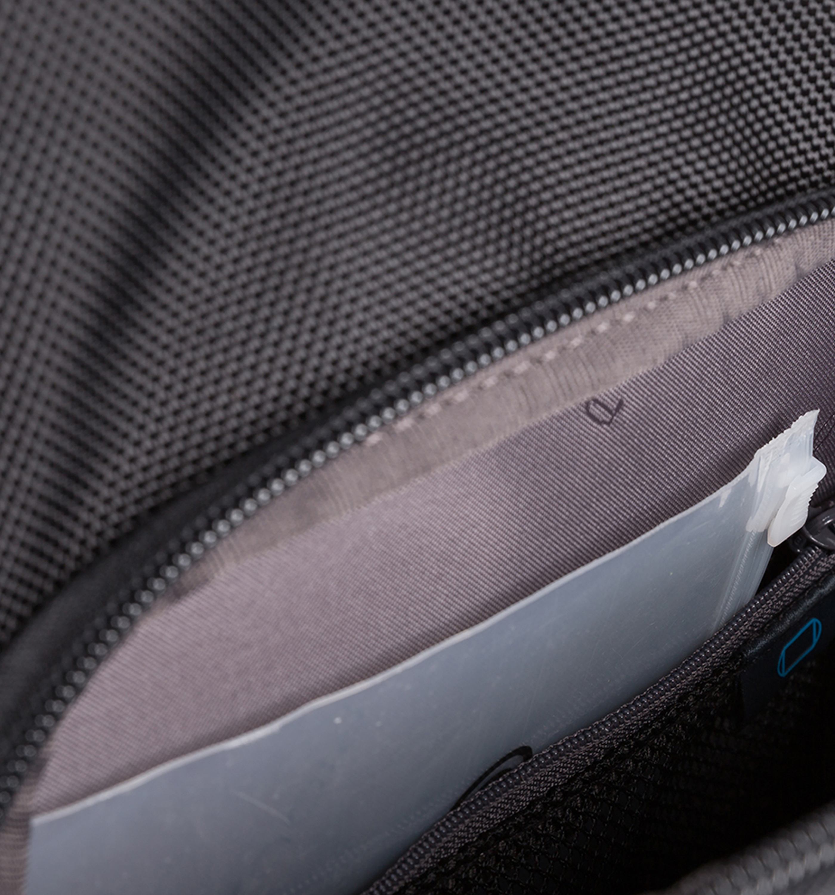 PIQUADROBrief Sling Bag
