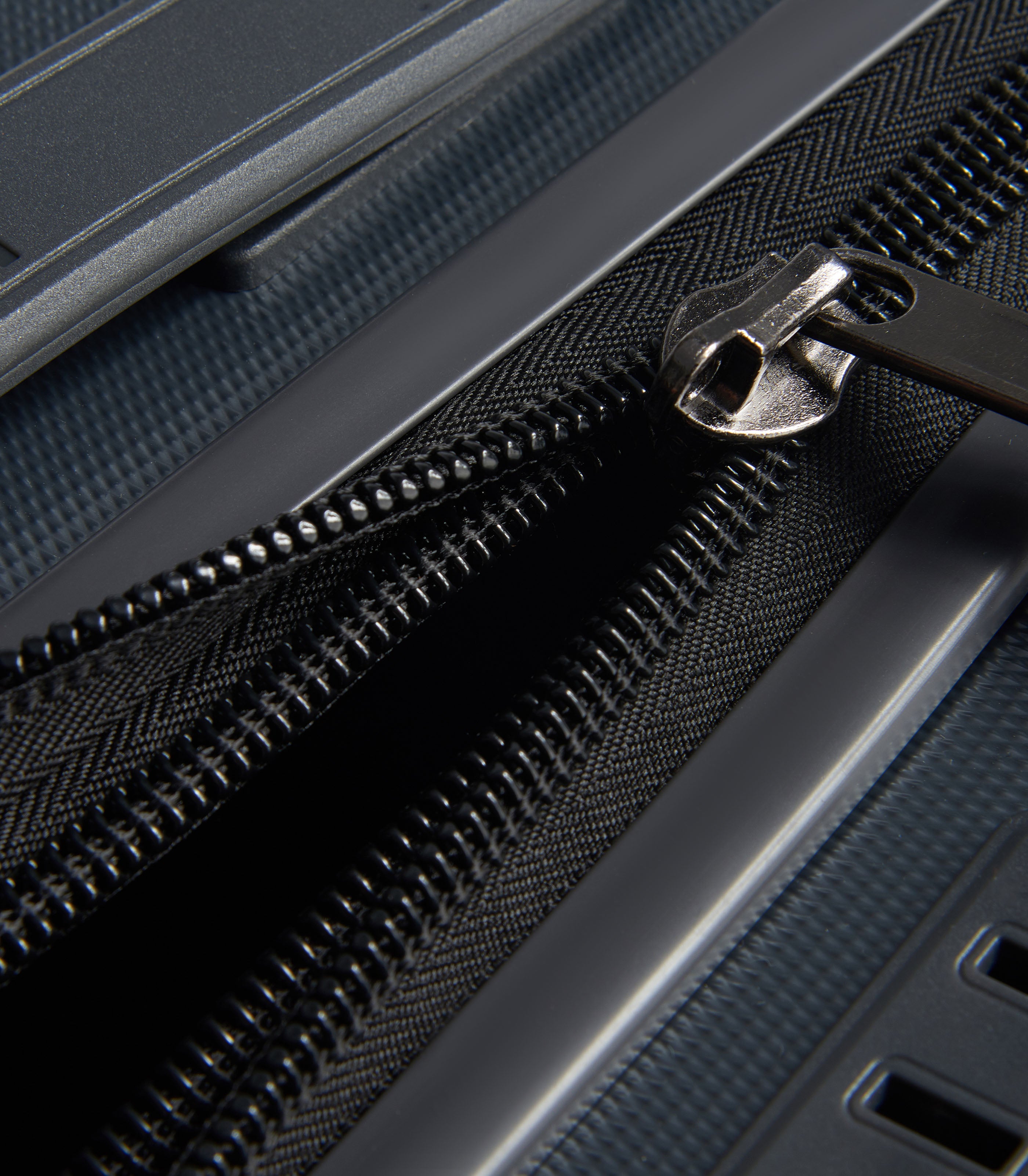 DELSEY PARISFreestyle Graphite 67cm (Medium) Luggage