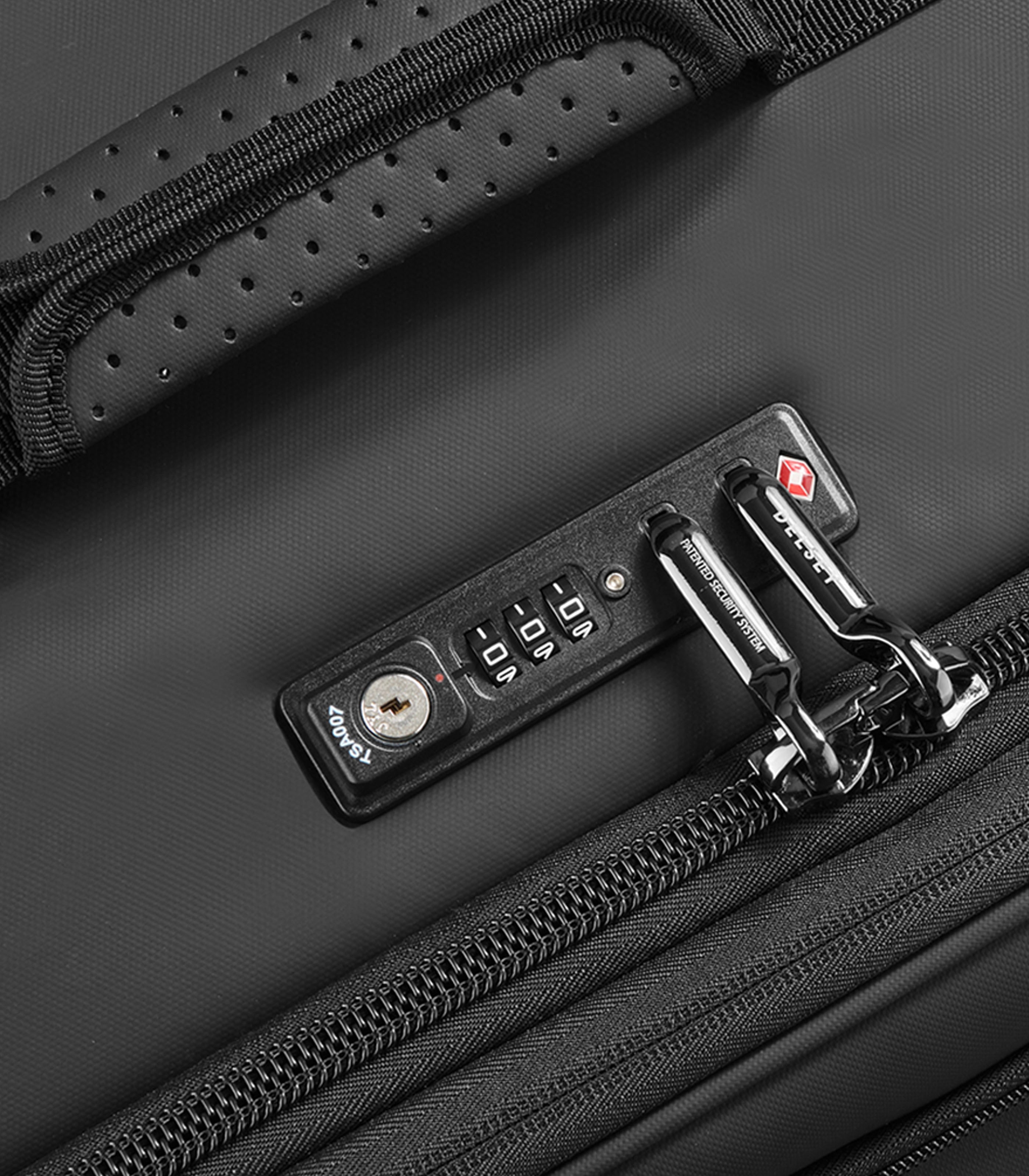 DELSEY PARISBonneville Black 78cm (Large)