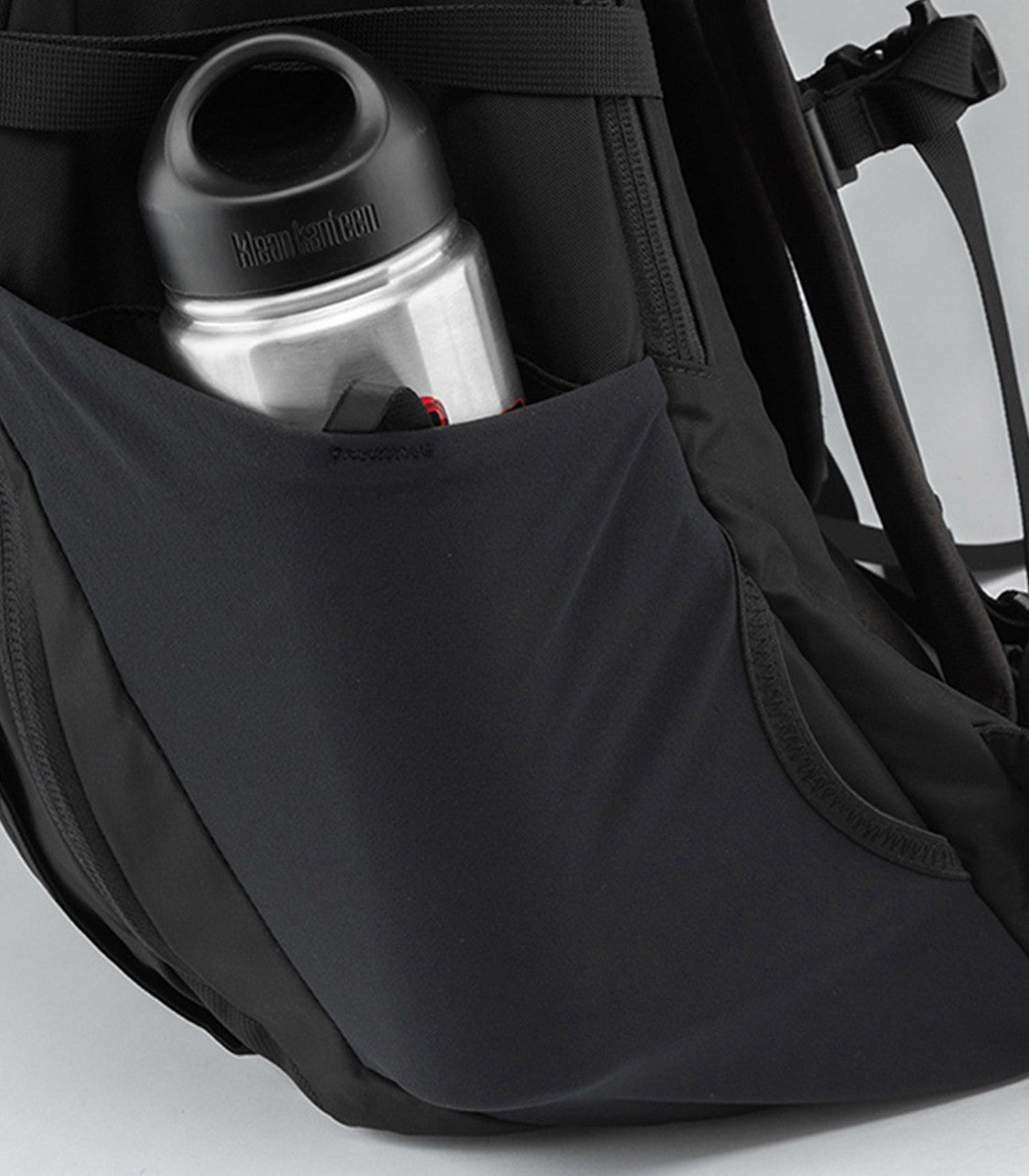 THE NORTH FACERouter Backpack