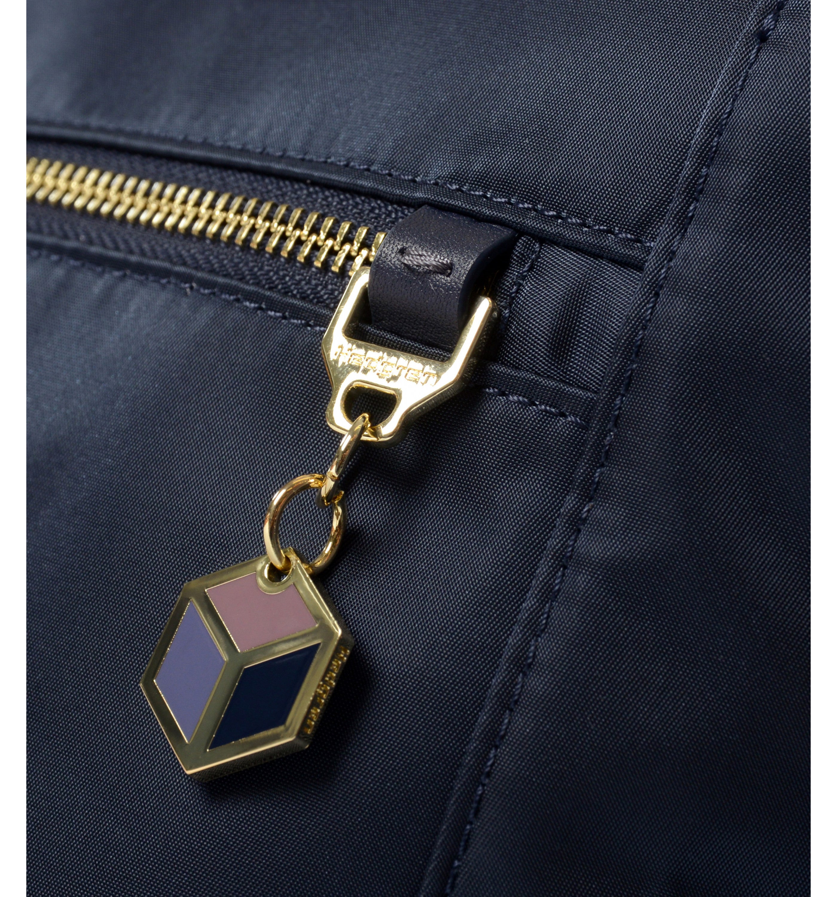 HEDGRENZirconia Shoulder Bag