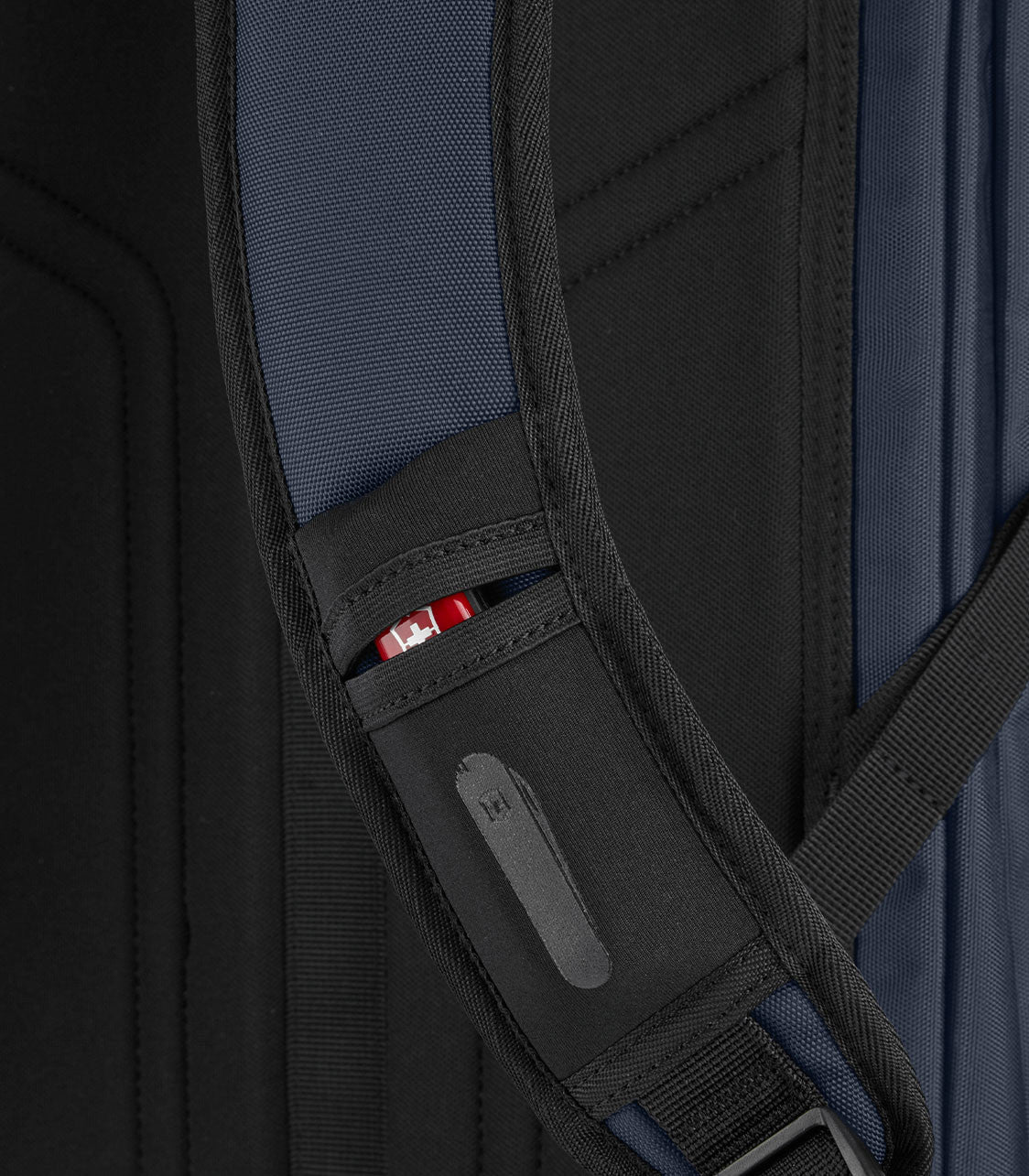 VICTORINOXAltmont Original Flapover Laptop Backpack Blue