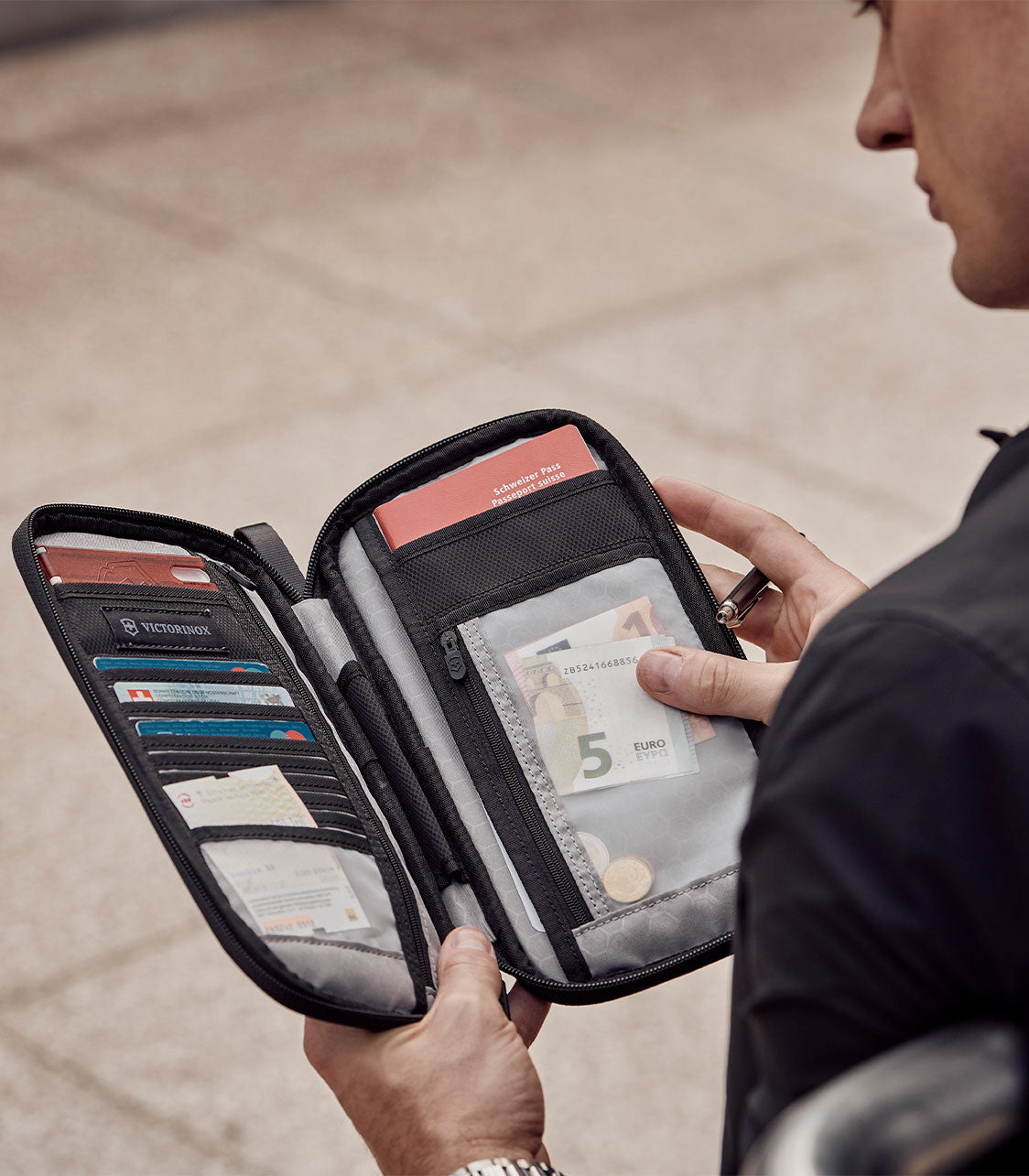 VICTORINOXTravel Organizer with RFID Black