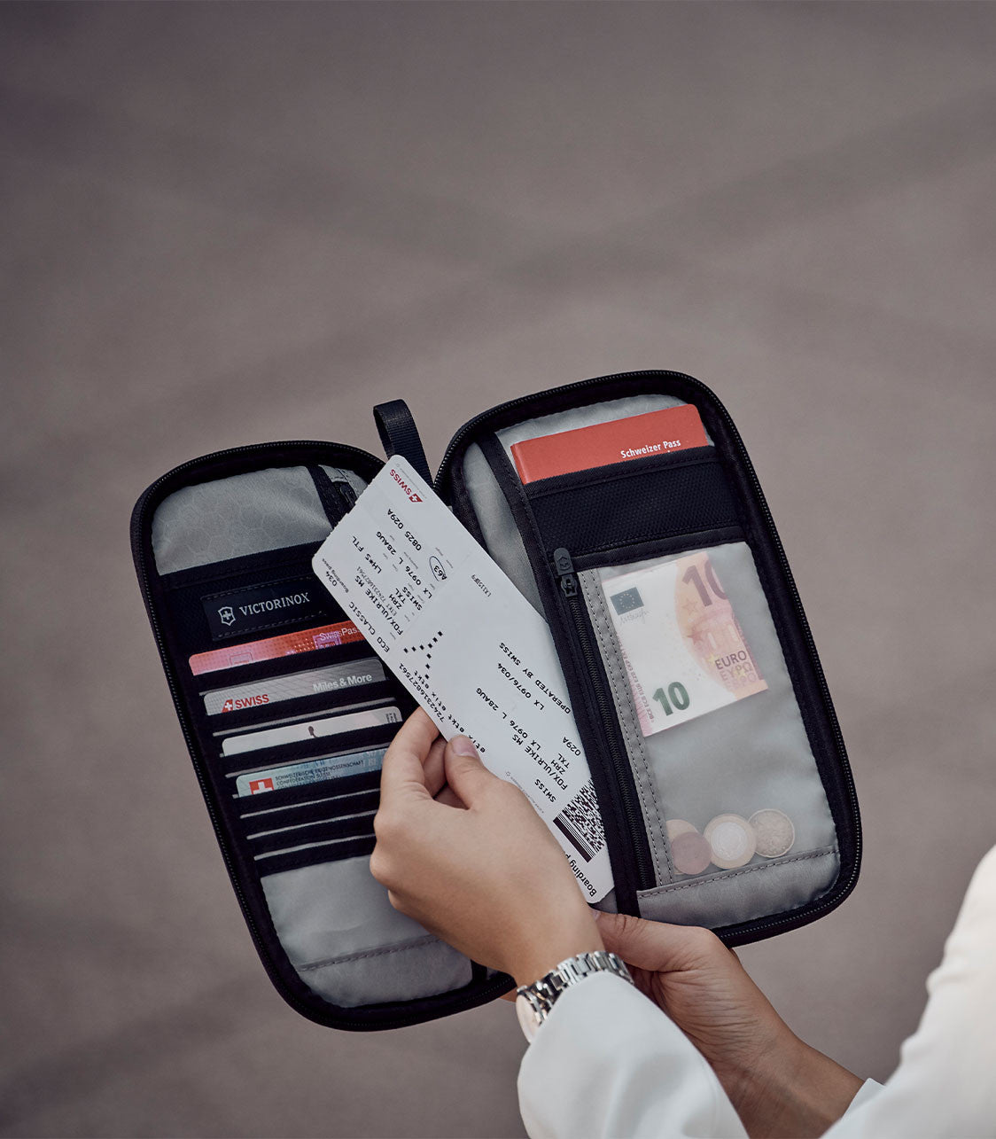 VICTORINOXTravel Organizer with RFID Red