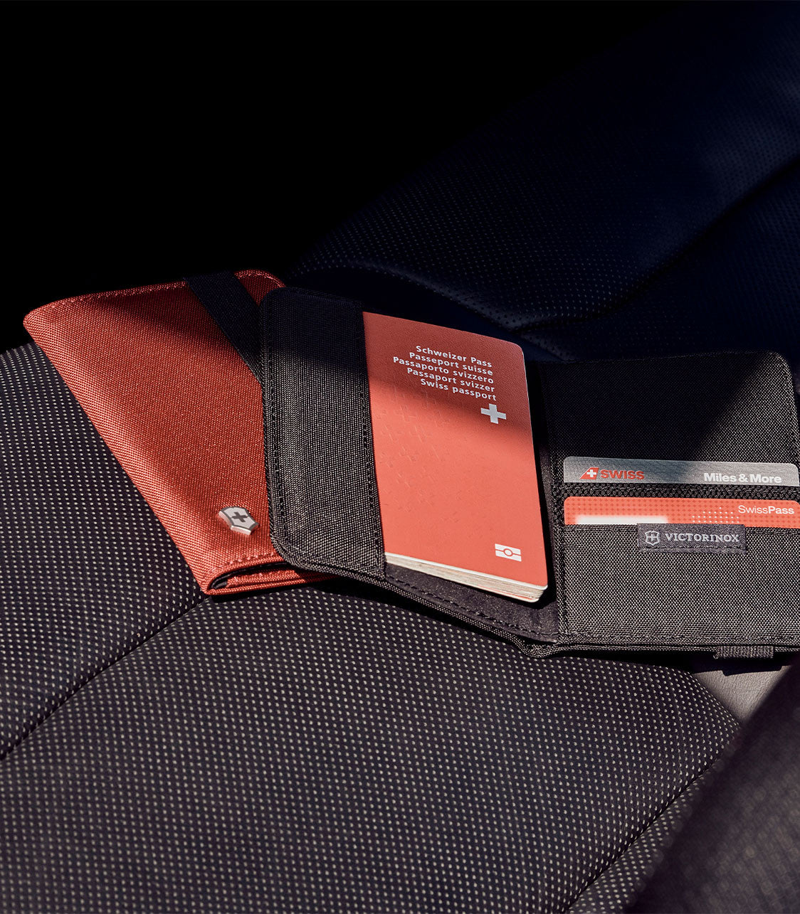 VICTORINOXPassport Holder with RFID Red