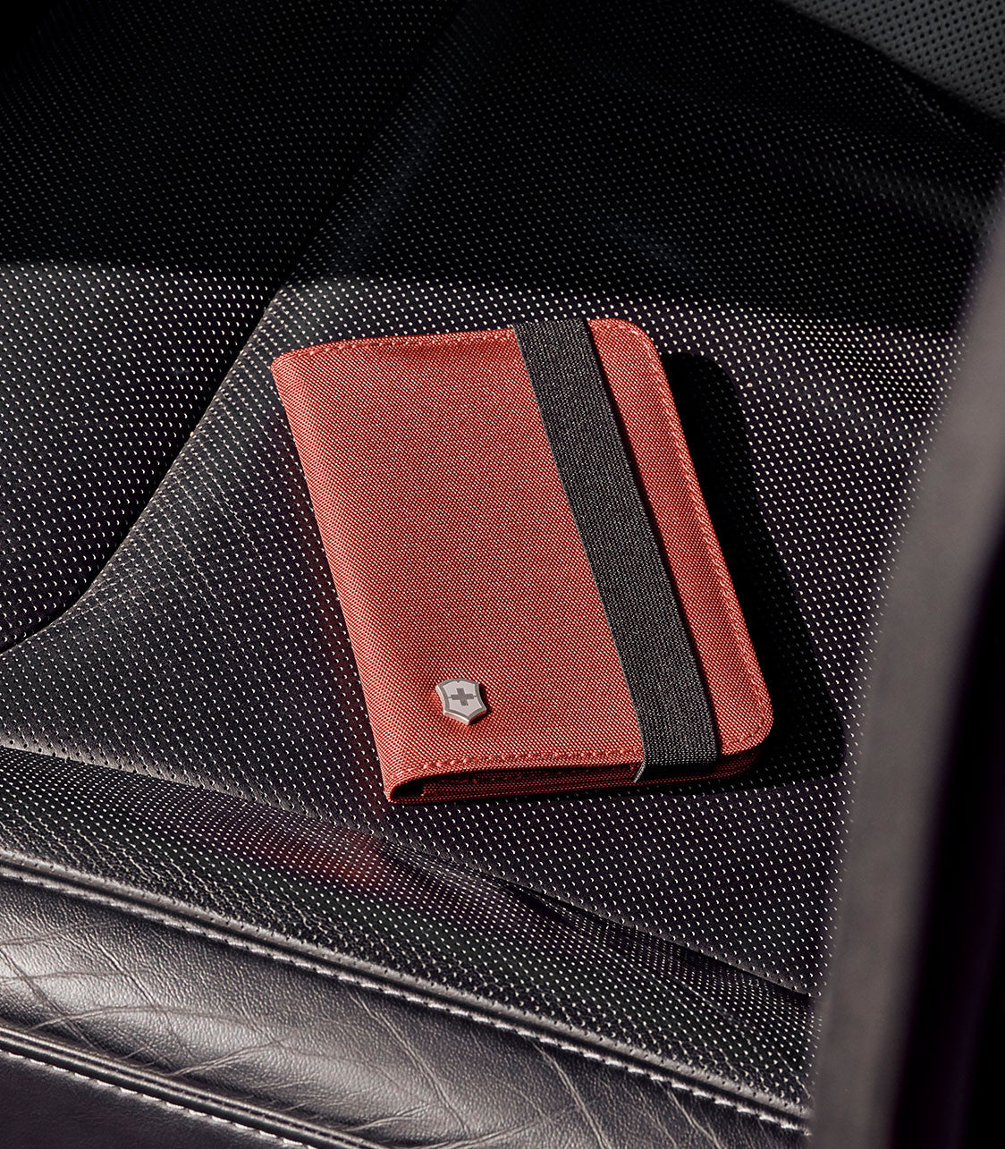 VICTORINOXPassport Holder with RFID Red